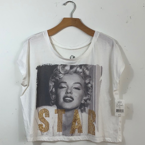 Tops - SOLD! 🔥 Marilyn Monroe Graphic Tee
